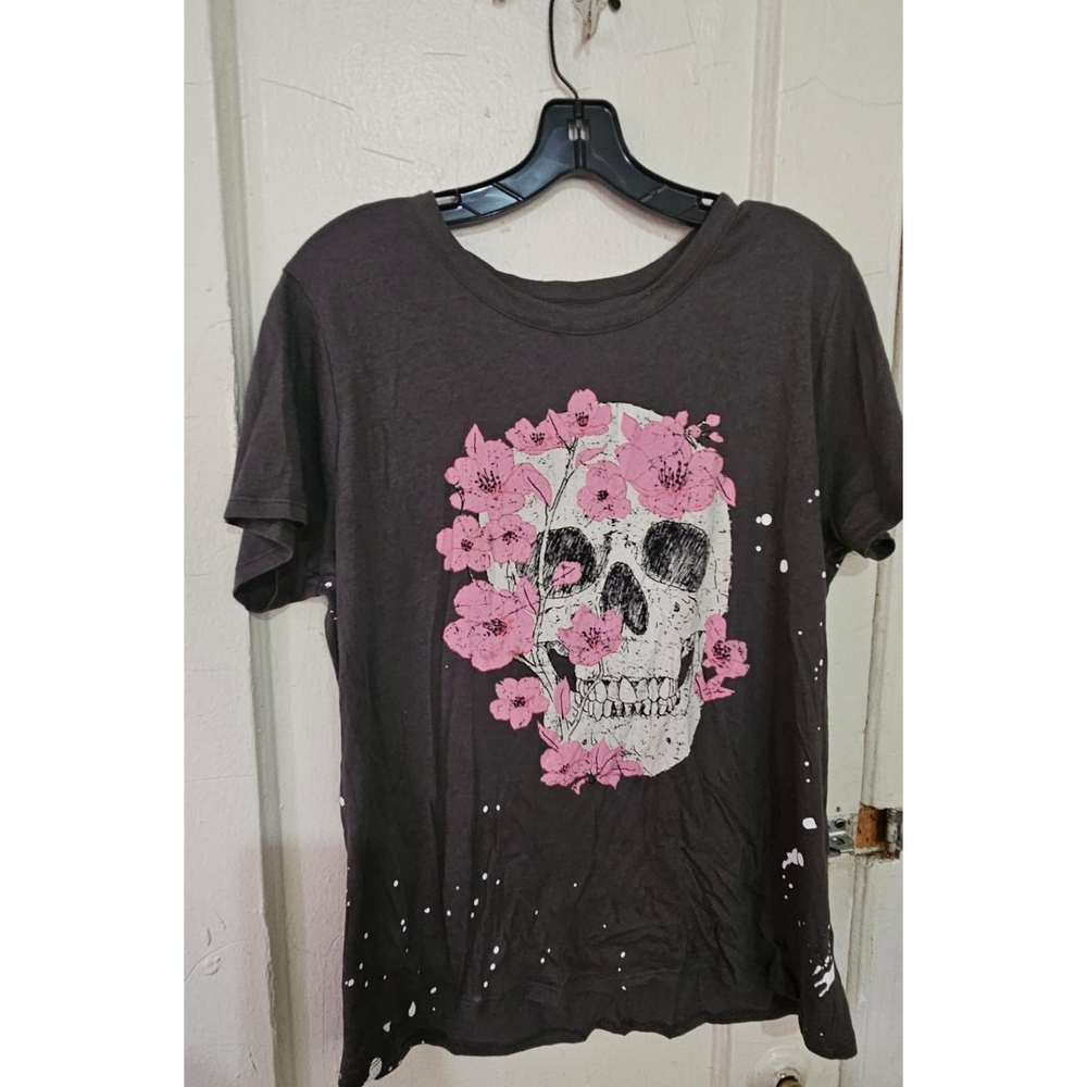 Chaser Dark Gray Tee with Pink Skull Floral Design